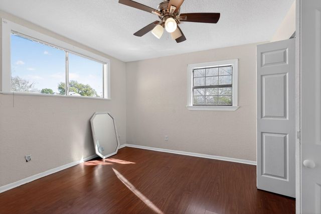 712 E Peach Street, Angleton, TX 77515