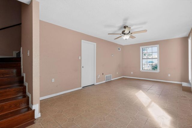 712 E Peach Street, Angleton, TX 77515