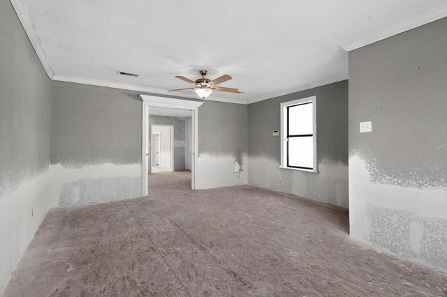 712 E Peach Street, Angleton, TX 77515
