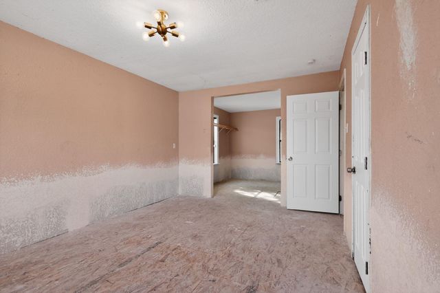 712 E Peach Street, Angleton, TX 77515