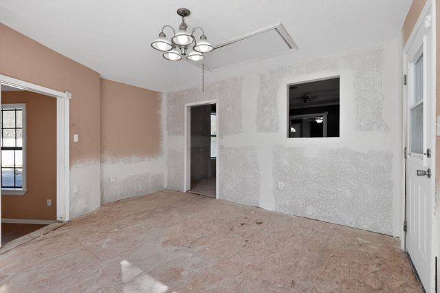 712 E Peach Street, Angleton, TX 77515