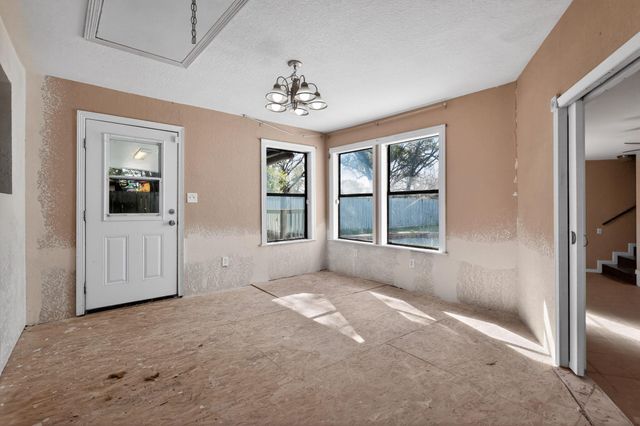 712 E Peach Street, Angleton, TX 77515