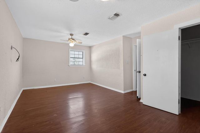 712 E Peach Street, Angleton, TX 77515