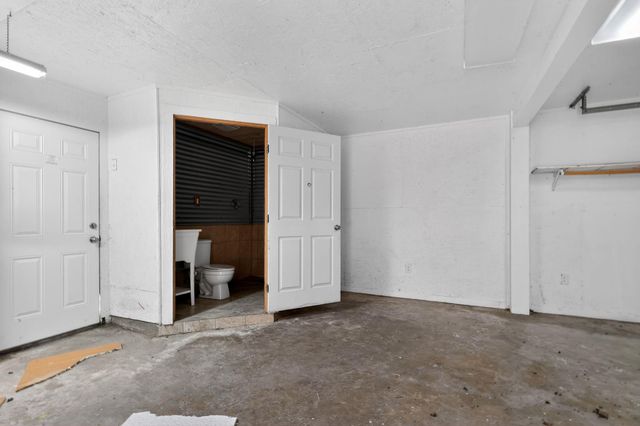 712 E Peach Street, Angleton, TX 77515