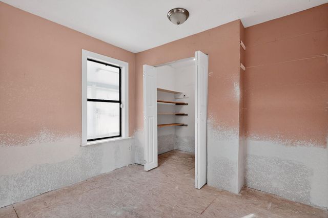 712 E Peach Street, Angleton, TX 77515