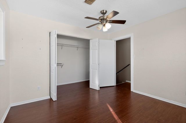712 E Peach Street, Angleton, TX 77515