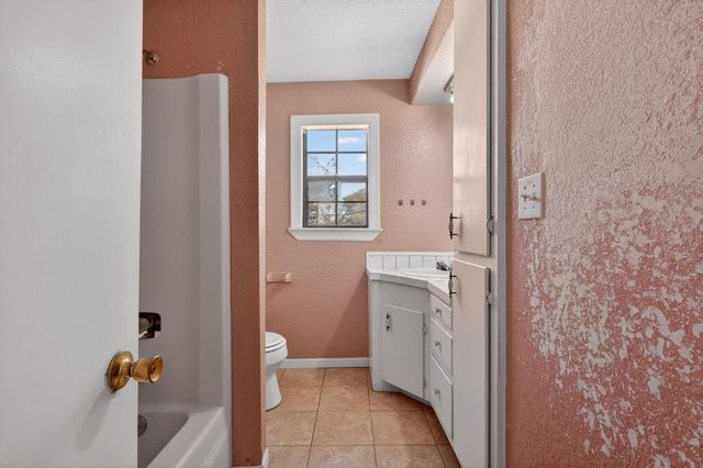 712 E Peach Street, Angleton, TX 77515