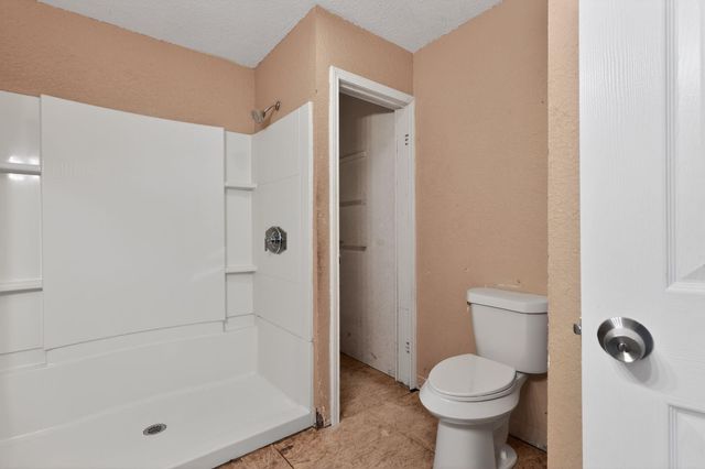 712 E Peach Street, Angleton, TX 77515