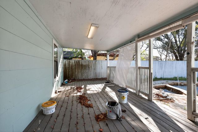 712 E Peach Street, Angleton, TX 77515