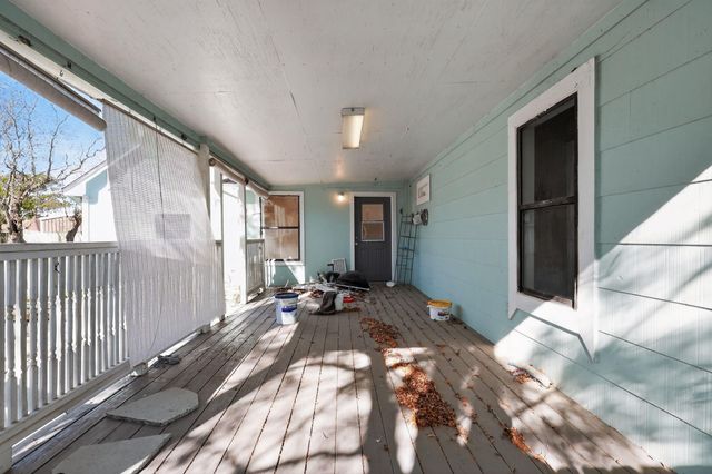 712 E Peach Street, Angleton, TX 77515