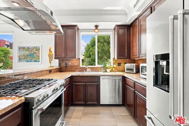 1153 N Formosa Avenue 2, West Hollywood, CA 90046