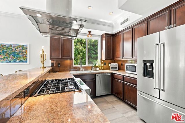 1153 N Formosa Avenue 2, West Hollywood, CA 90046