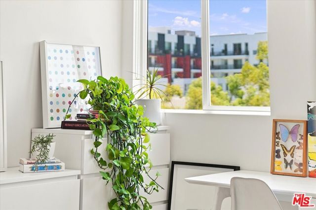 1153 N Formosa Avenue 2, West Hollywood, CA 90046