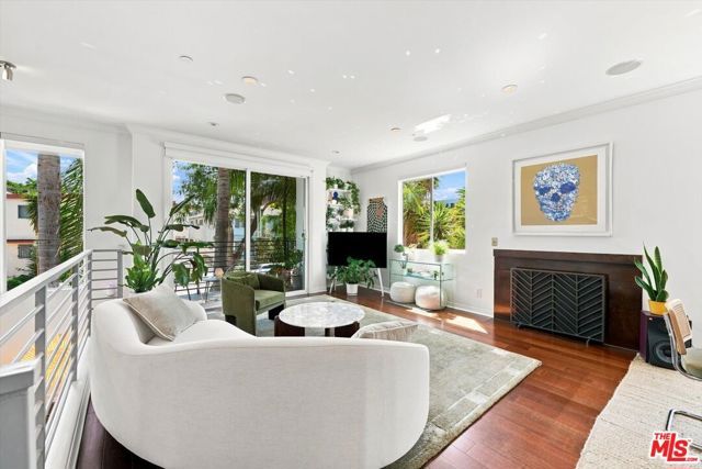 1153 N Formosa Avenue 2, West Hollywood, CA 90046