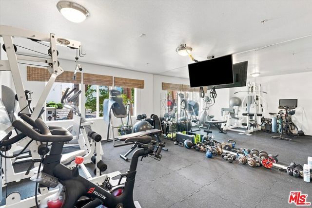 1153 N Formosa Avenue 2, West Hollywood, CA 90046