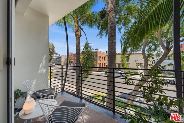 1153 N Formosa Avenue 2, West Hollywood, CA 90046