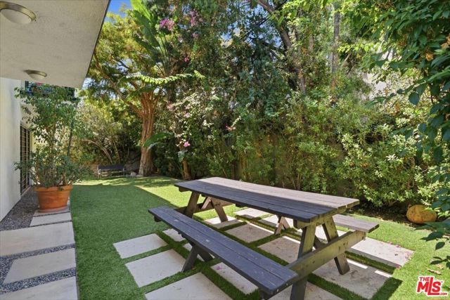 1153 N Formosa Avenue 2, West Hollywood, CA 90046