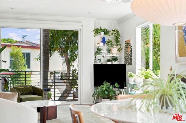1153 N Formosa Avenue 2, West Hollywood, CA 90046