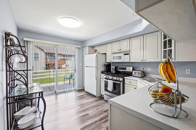 2315 Deerpath Drive W, Schererville, IN 46375