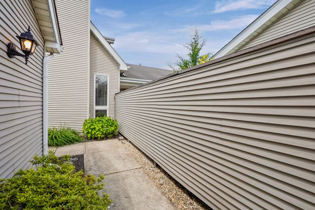2315 Deerpath Drive W, Schererville, IN 46375
