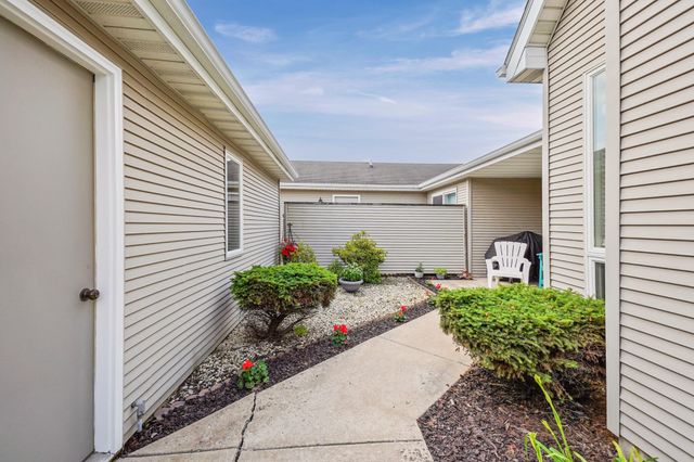 2315 Deerpath Drive W, Schererville, IN 46375