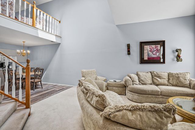 2315 Deerpath Drive W, Schererville, IN 46375