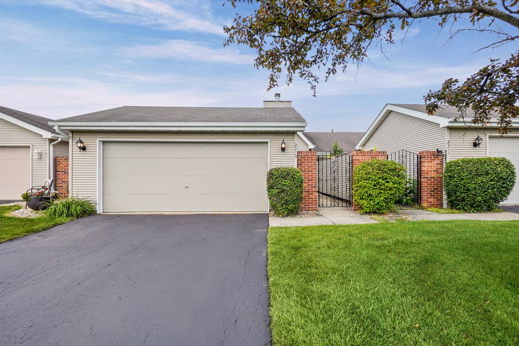 2315 Deerpath Drive W, Schererville, IN 46375
