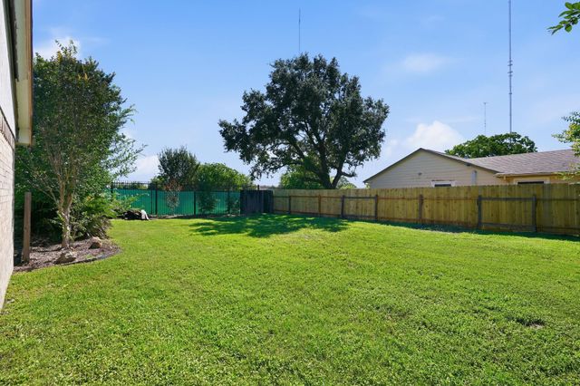 17311 Edgehaven Drive, Houston, TX 77489
