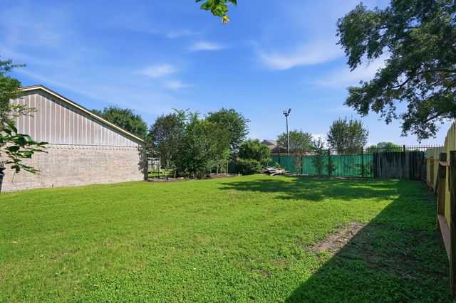 17311 Edgehaven Drive, Houston, TX 77489