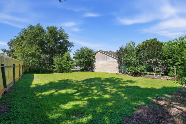 17311 Edgehaven Drive, Houston, TX 77489