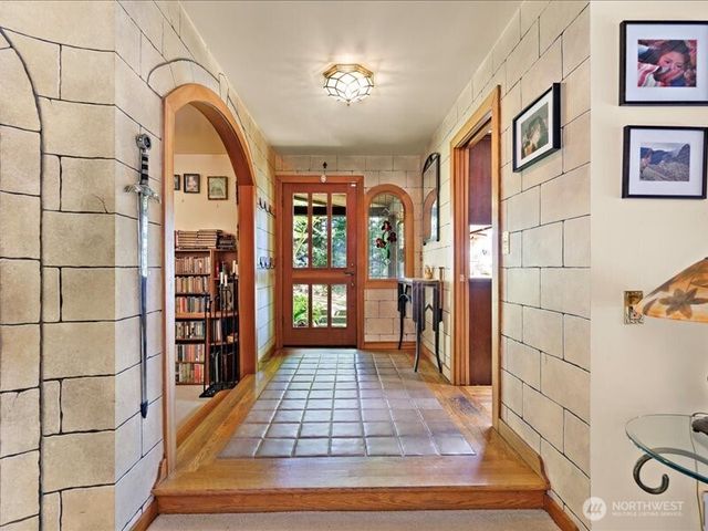 6418 E Mercer Way, Mercer Island, WA 98040