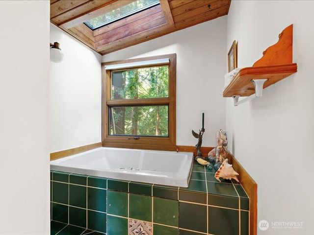6418 E Mercer Way, Mercer Island, WA 98040