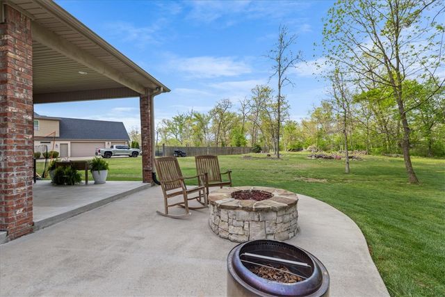 1484 Le Chesnay Drive, Centerton, AR 72719