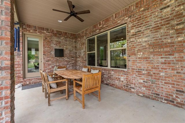 1484 Le Chesnay Drive, Centerton, AR 72719