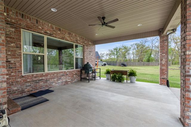 1484 Le Chesnay Drive, Centerton, AR 72719