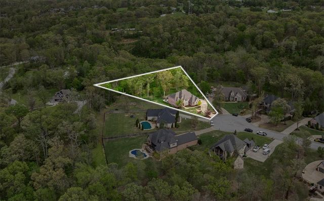 1484 Le Chesnay Drive, Centerton, AR 72719