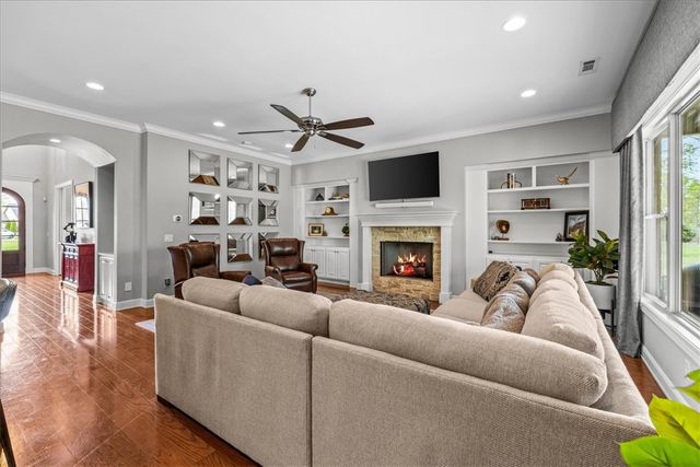1484 Le Chesnay Drive, Centerton, AR 72719