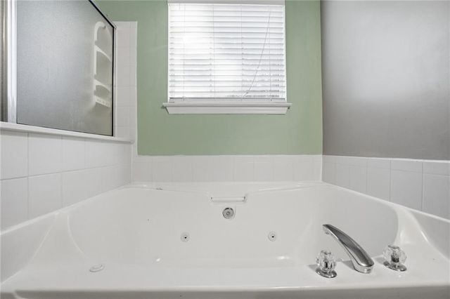 3960 Medlock Park Drive, Snellville, GA 30039