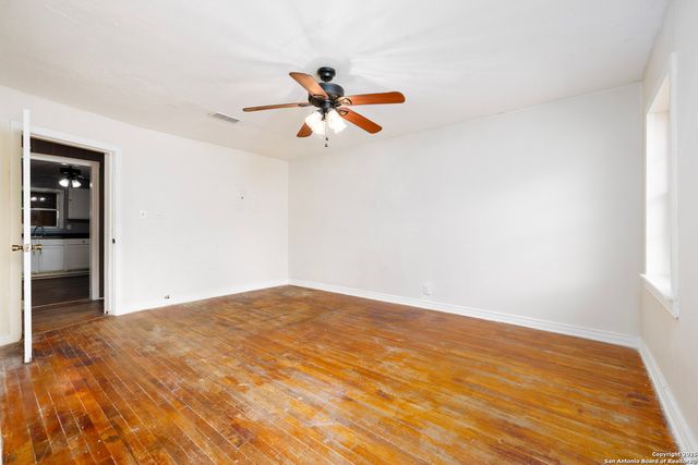 4542 lord, San Antonio, TX 78220