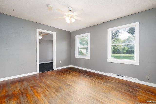 4542 lord, San Antonio, TX 78220