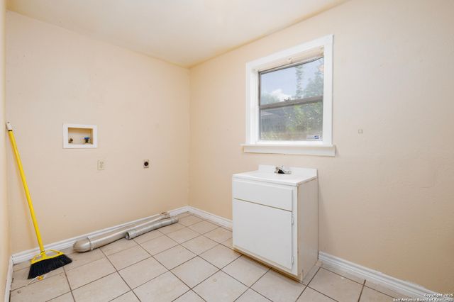 4542 lord, San Antonio, TX 78220