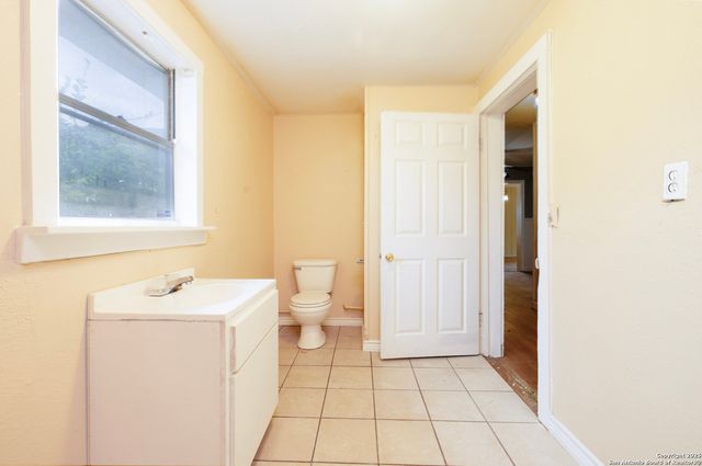 4542 lord, San Antonio, TX 78220