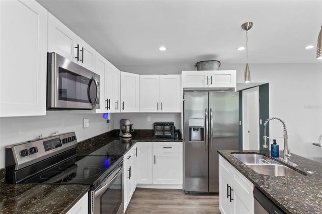 580 LAKEVIEW AVENUE, Orange City, FL 32763