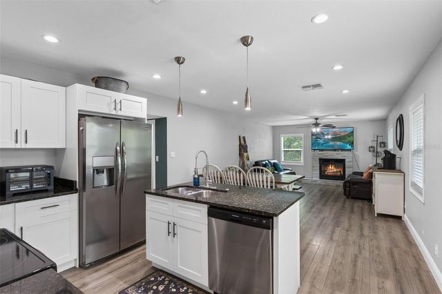 580 LAKEVIEW AVENUE, Orange City, FL 32763