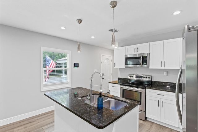 580 LAKEVIEW AVENUE, Orange City, FL 32763