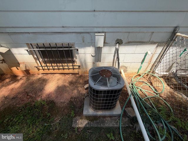 800 BOOKER DR, Capitol Heights, MD 20743