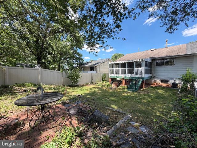 800 BOOKER DR, Capitol Heights, MD 20743