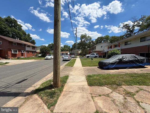 800 BOOKER DR, Capitol Heights, MD 20743