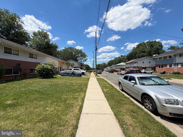 800 BOOKER DR, Capitol Heights, MD 20743