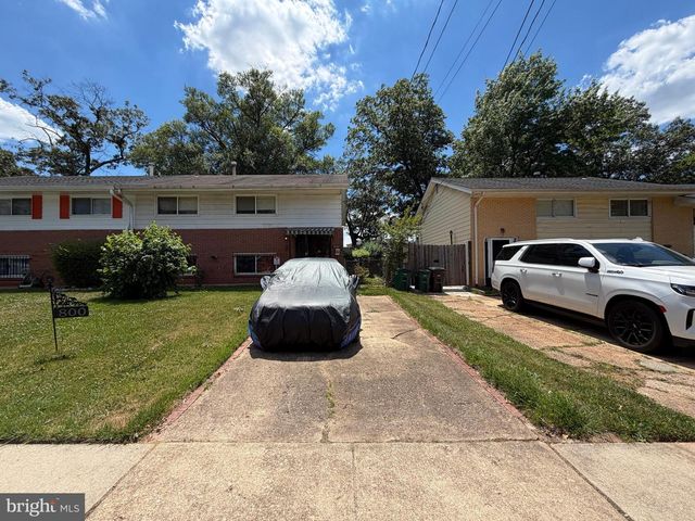 800 BOOKER DR, Capitol Heights, MD 20743